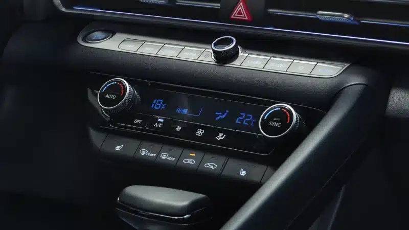 2025 Hyundai Elantra Essential