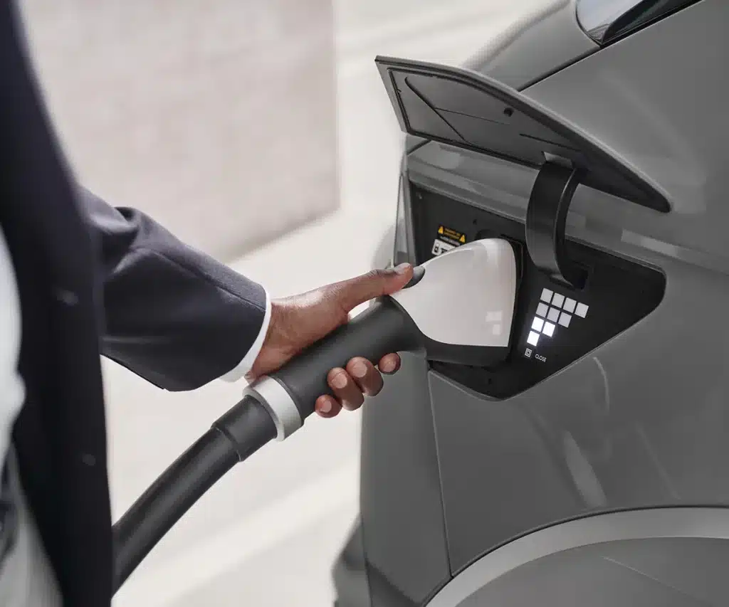 Ultra-fast charging system (up to 800 V/350 kW)