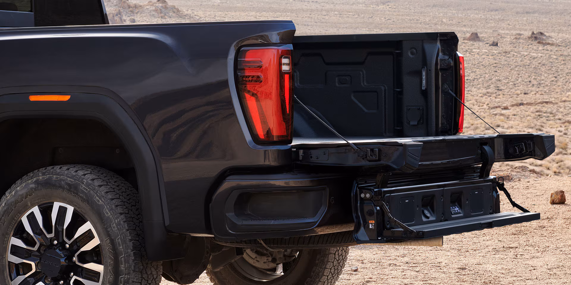 SIX-FUNCTION MULTIPRO TAILGATE