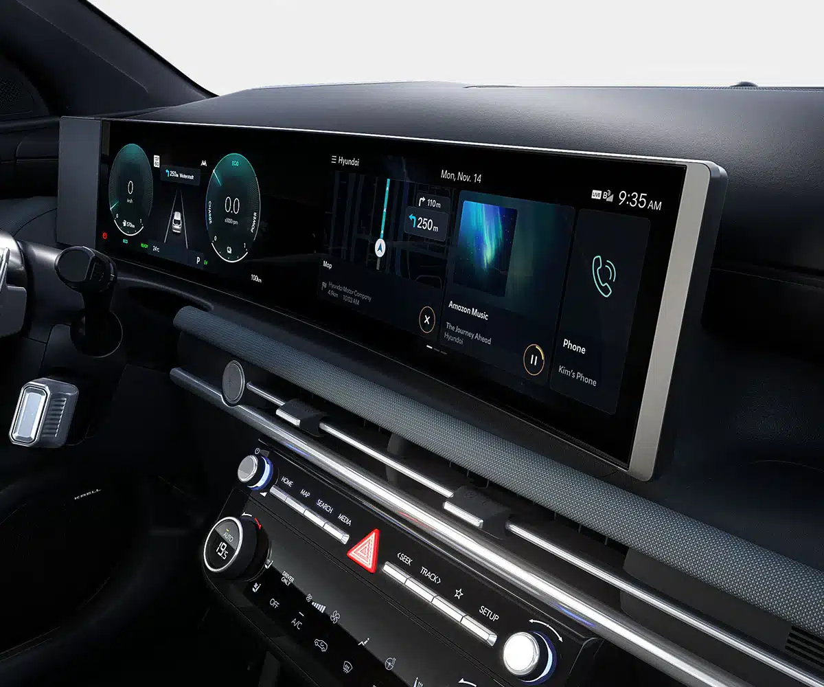 Standard 12.3" infotainment system