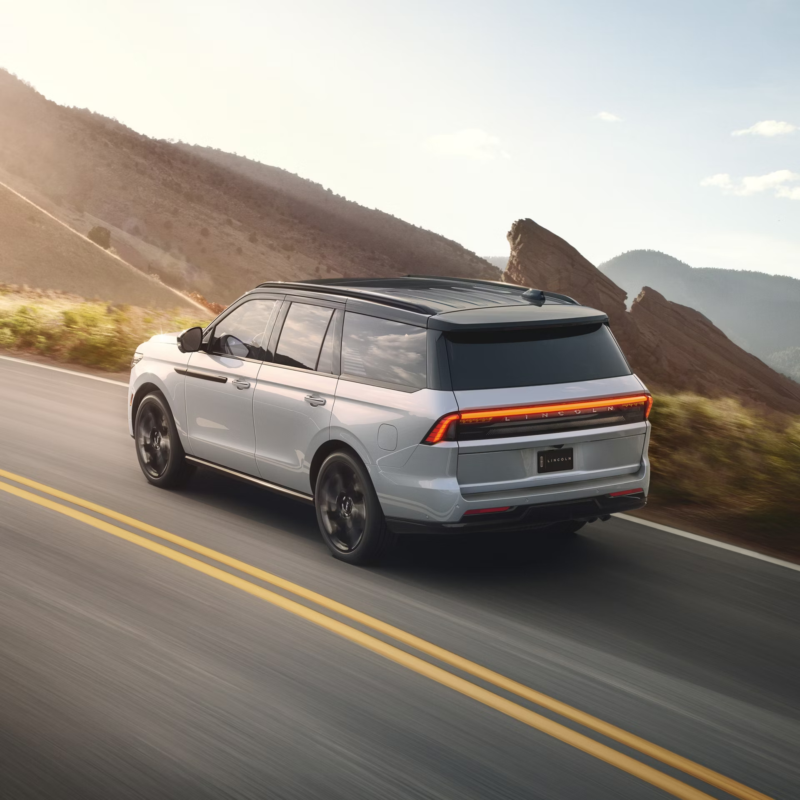 2027 Lincoln Navigator 
