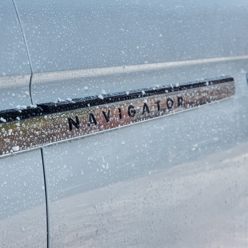 2027 Lincoln Navigator 