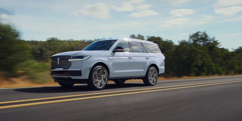 2027 Lincoln Navigator 