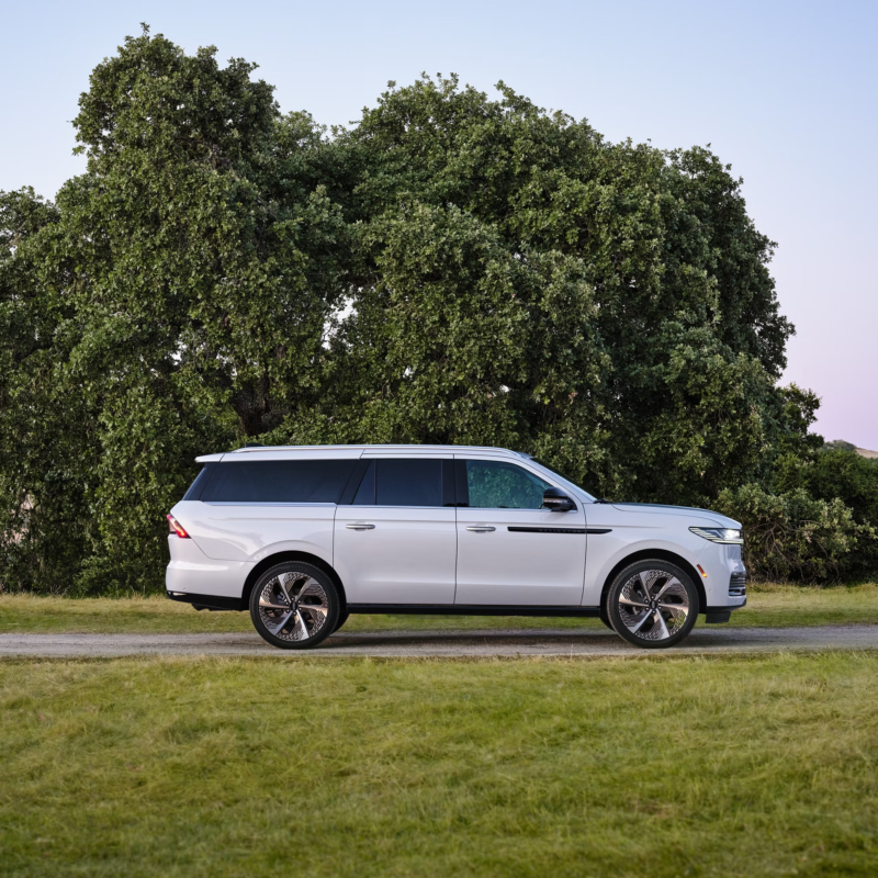 2027 Lincoln Navigator 